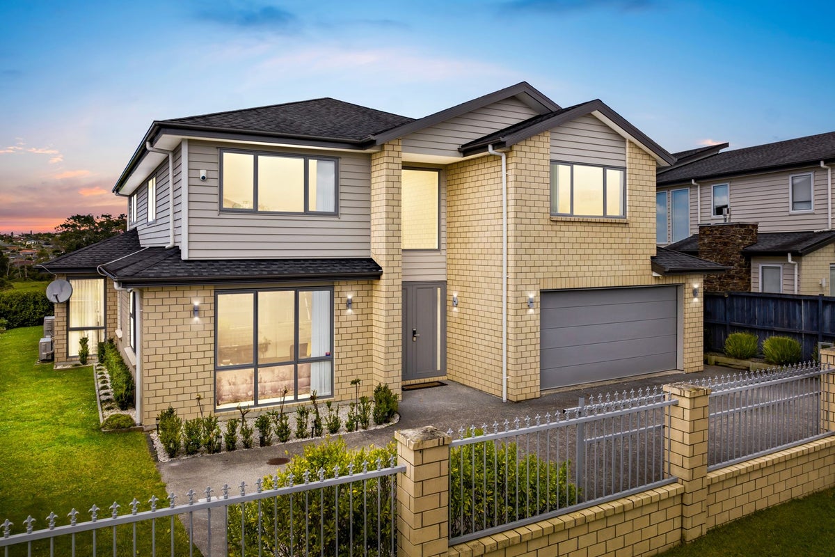 6 Irongate Avenue, Ranui, Auckland - Carousel 2