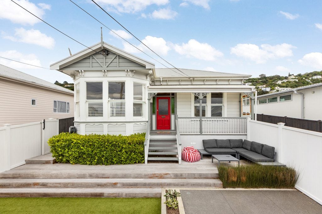 50 Freyberg Street, Lyall Bay, Wellington - Carousel 1