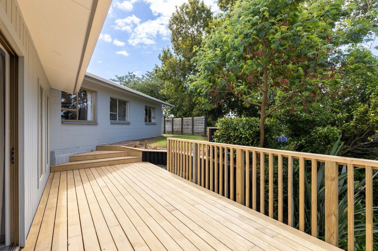 9 Fairview Place, Westown, New Plymouth - Carousel 1