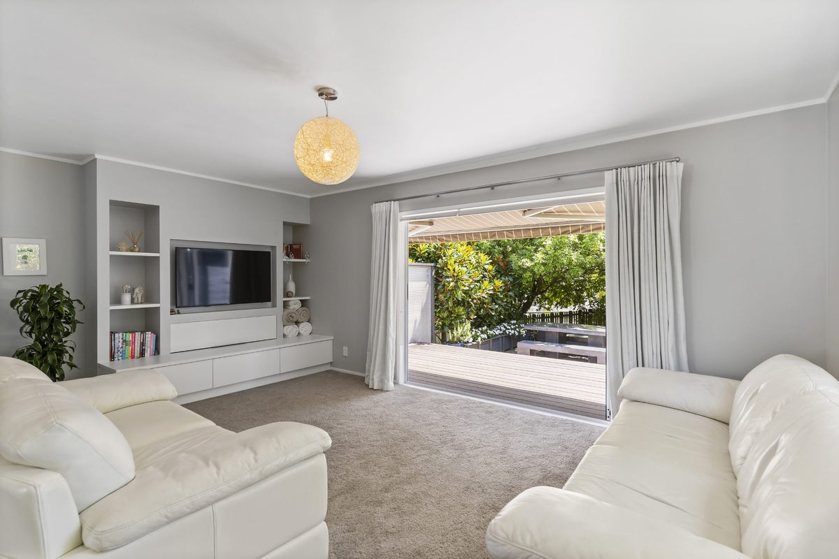 6 Mallard Place, Unsworth Heights, Auckland - Carousel 2