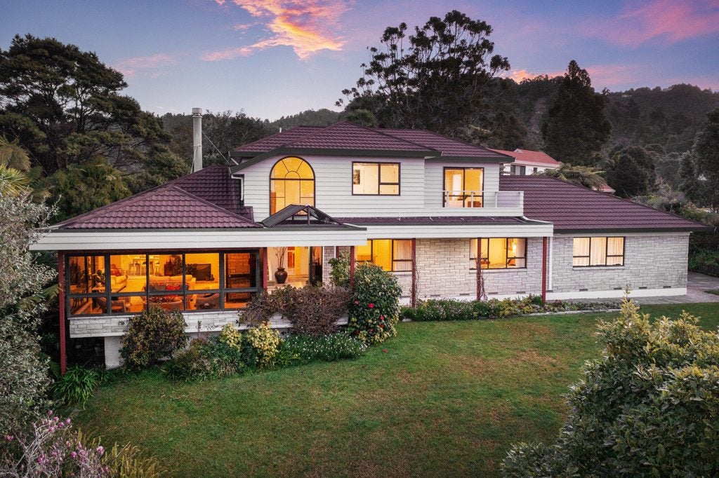 17 Atarua Gardens, Waiatarua, Auckland - Carousel 1