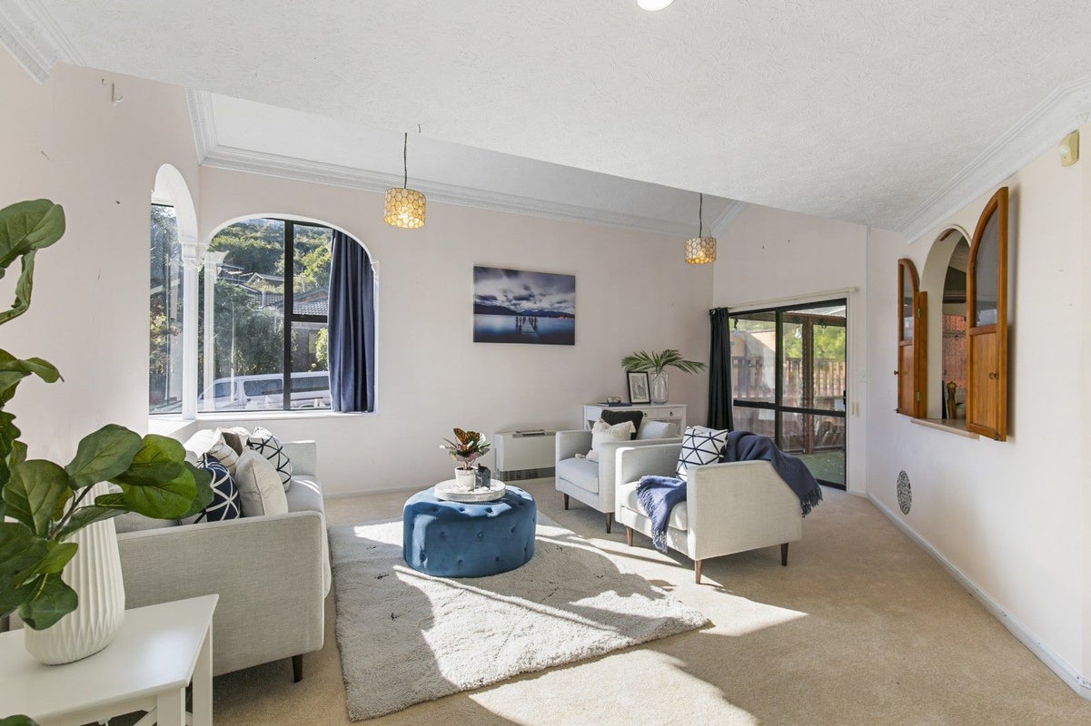 69 Woodhouse Avenue, Karori, Wellington - Carousel 1