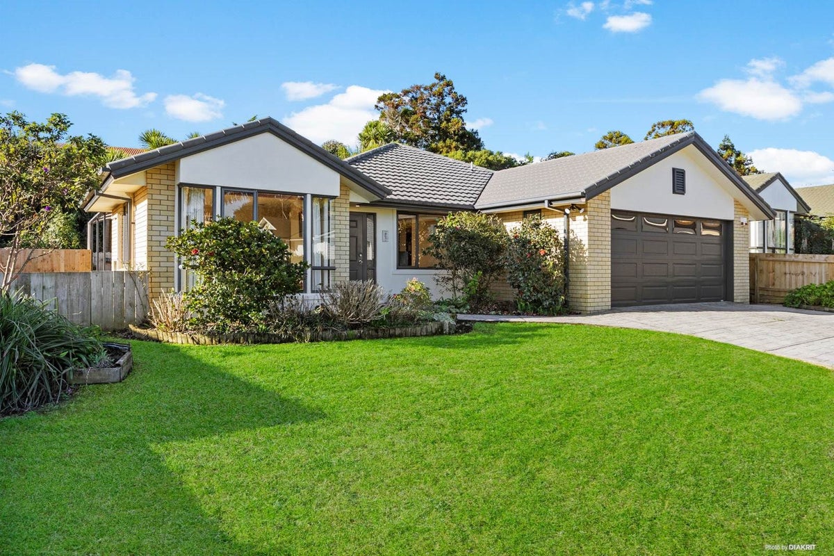 26 Sunvista Avenue, Oteha, Auckland - Carousel 1
