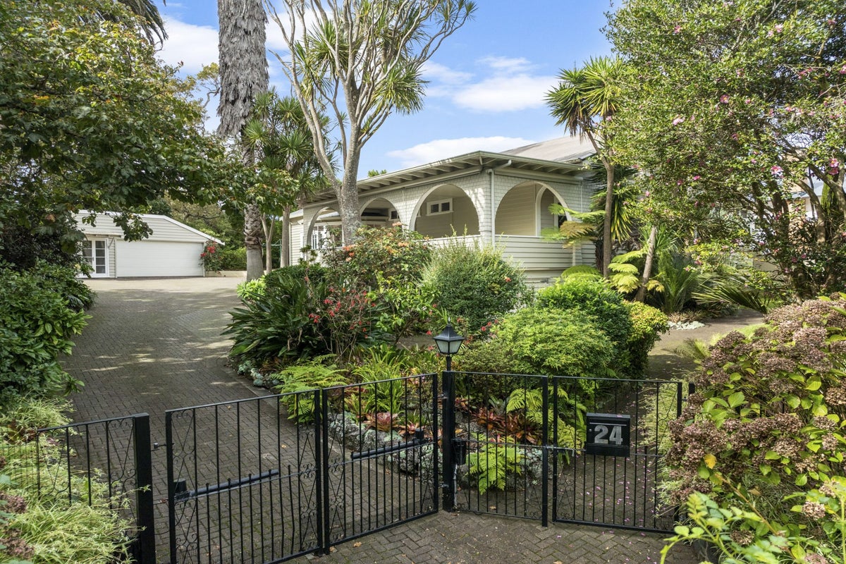 24 Aratonga Avenue, Greenlane, Auckland - Carousel 1