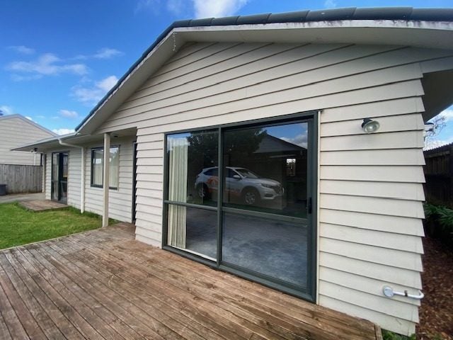 11A Coubray Place, Botany Downs, Auckland - Carousel 13