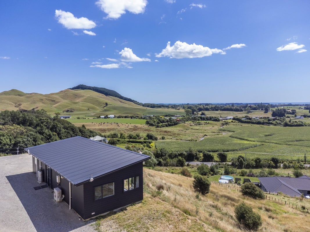 129 South Manakau Road, Manakau, Otaki - Carousel 1
