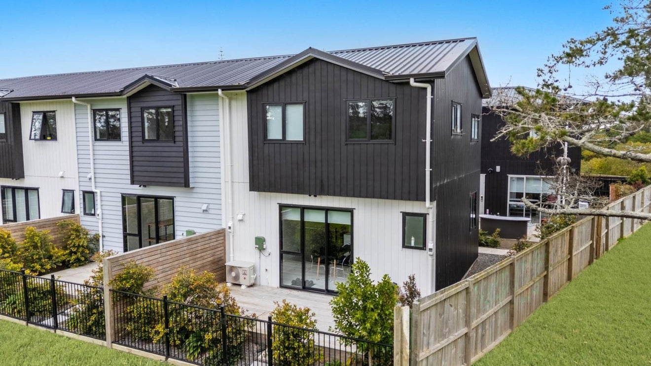8/20 Bentley Road, Otara, Auckland - Carousel 2
