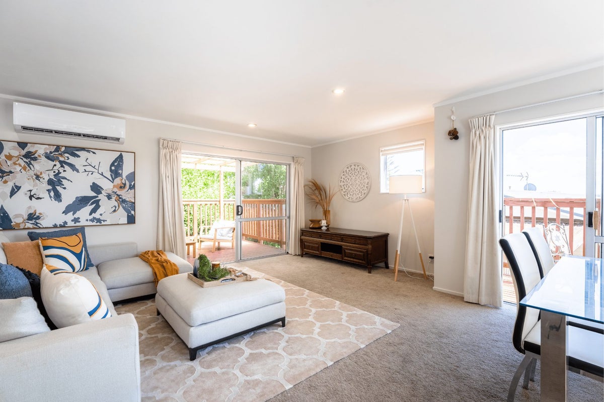 2/13 Fairclough Road, Beach Haven, Auckland - Carousel 1