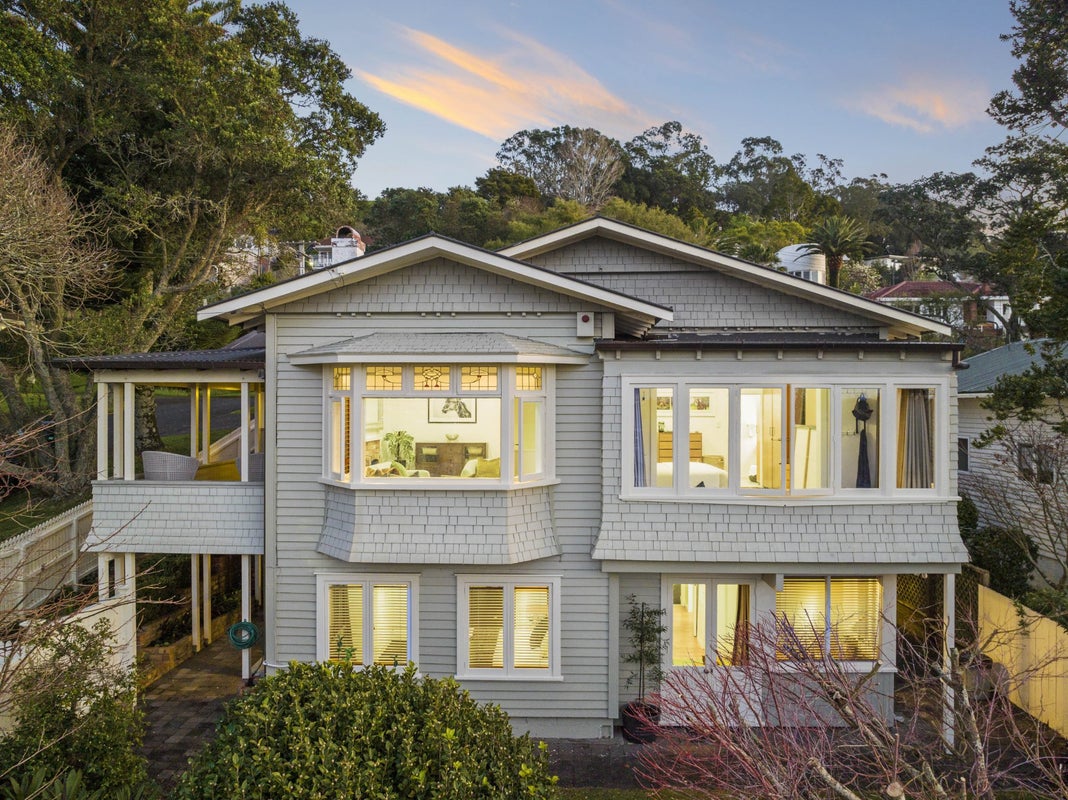 1 Toroa Terrace, Mount Albert, Auckland - Carousel 1
