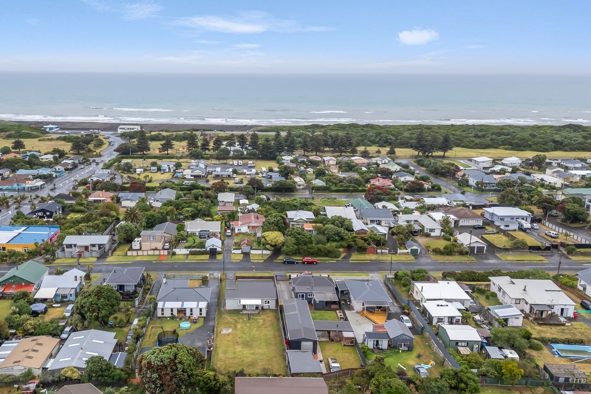 36 Matai Street, Castlecliff, Whanganui - Carousel 2