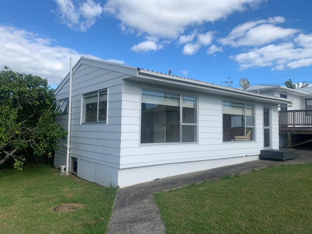 26 Ranui Avenue, Ranui, Auckland - Carousel 1