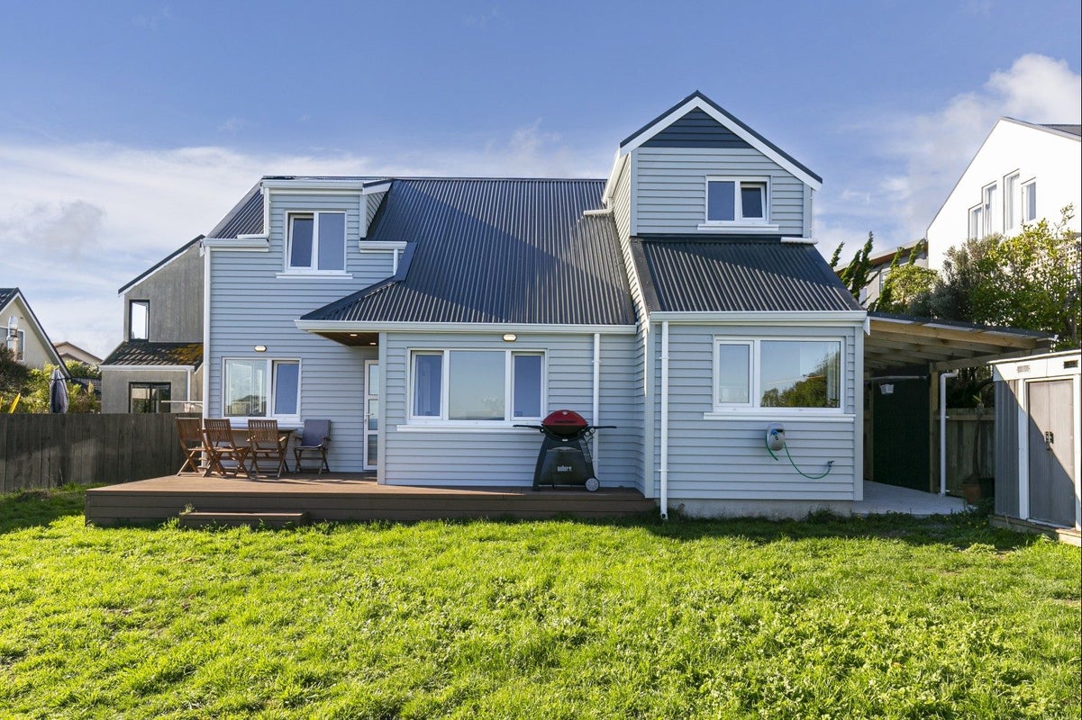 2B Paratu Way, Strathmore Park, Wellington - Carousel 1