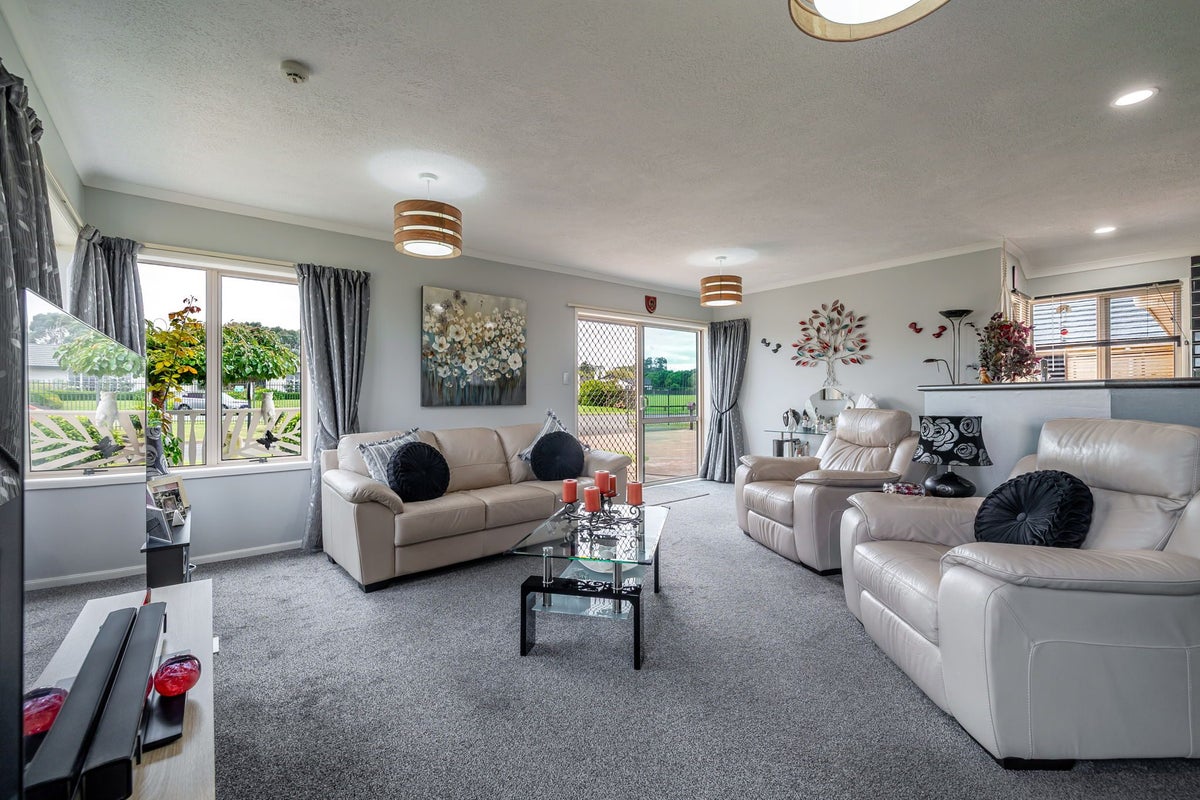 3 Royal Fern, Kelvin Grove, Palmerston North - Carousel 2
