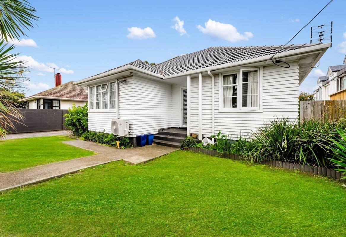 34 Kawiti Avenue, Point England, Auckland - Carousel 2