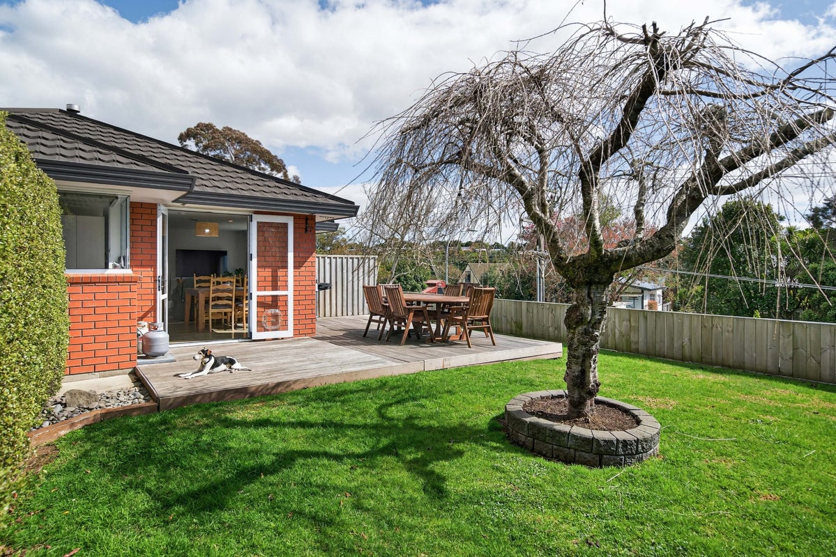 9 Meadowviews Drive, Welcome Bay, Tauranga - Carousel 1