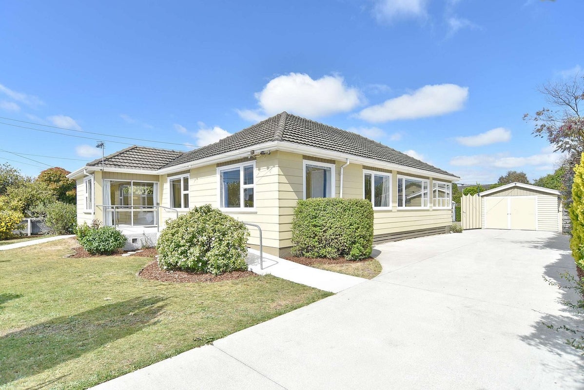 17 Bateman Avenue, Bryndwr, Christchurch - Carousel 1