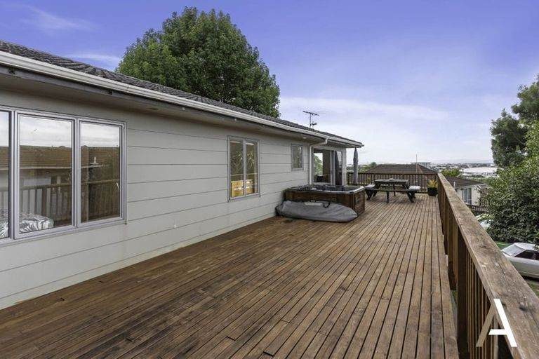 42 Banyan Drive, Totara Heights, Auckland - Carousel 1