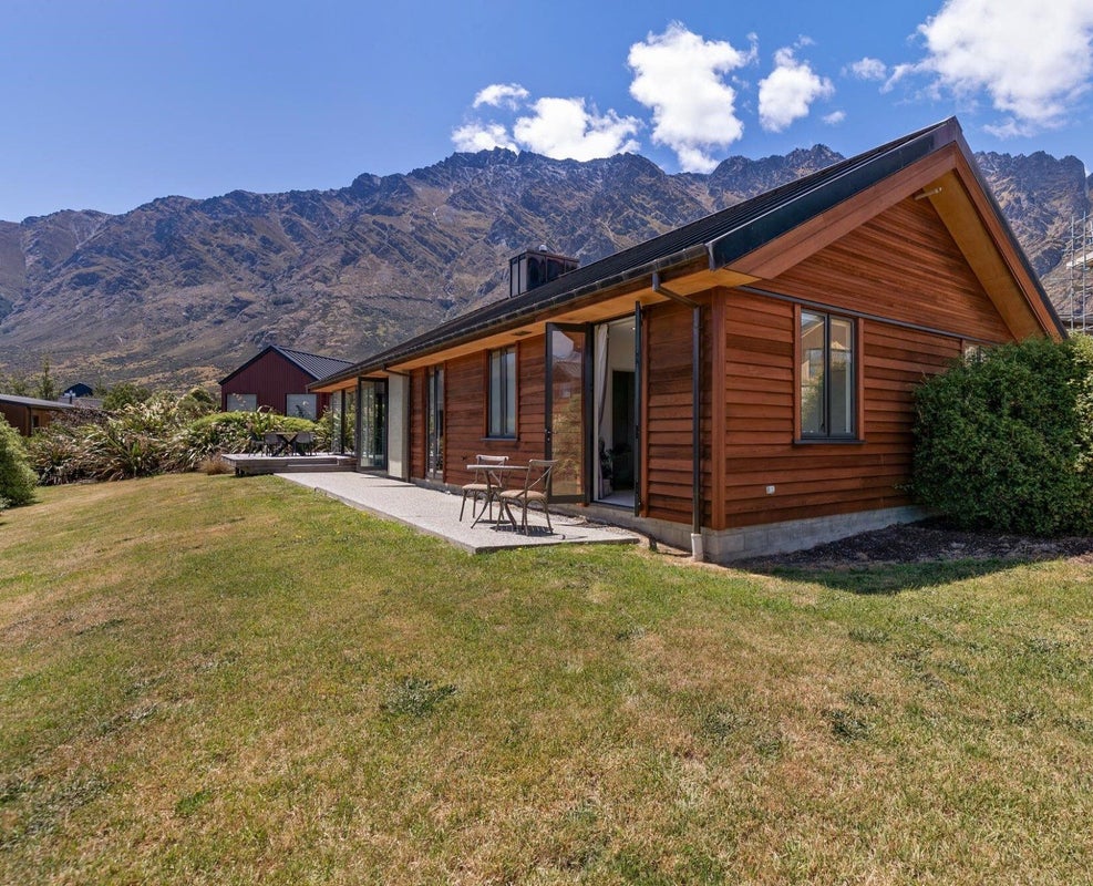 16 Ellesmere Avenue, Jacks Point, Queenstown - Carousel 1