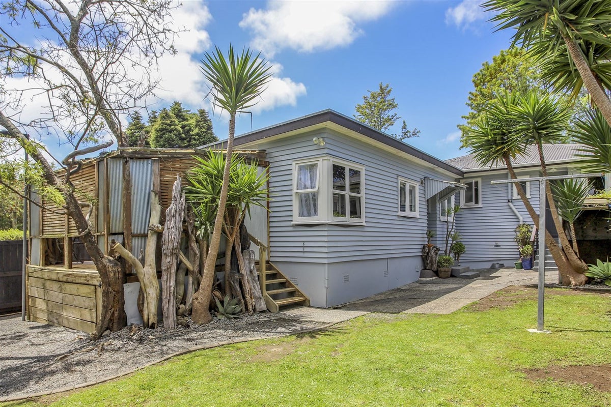 7 Kamara Road, Glen Eden, Auckland - Carousel 1