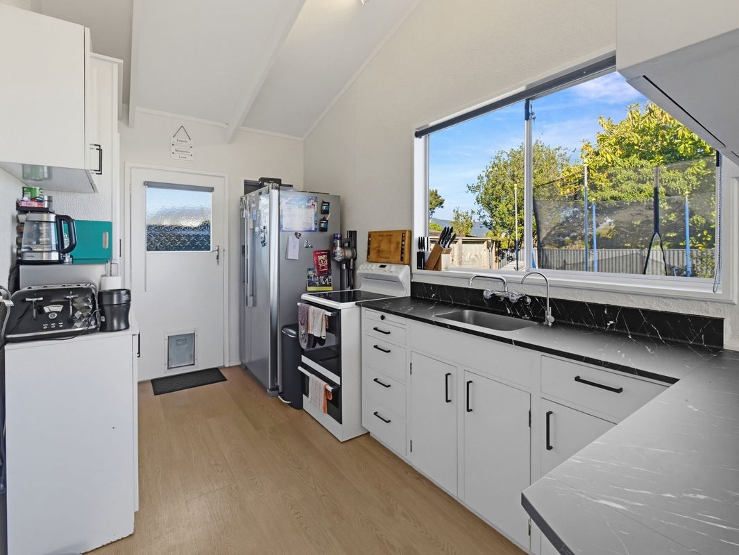 2/127 Parkers Road, Tahunanui, Nelson - Carousel 2