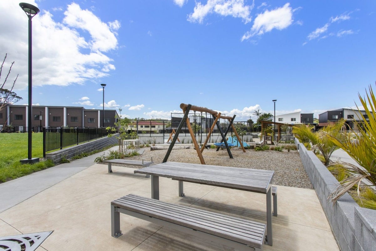 57 Selo Street, Glen Eden, Auckland - Carousel 9