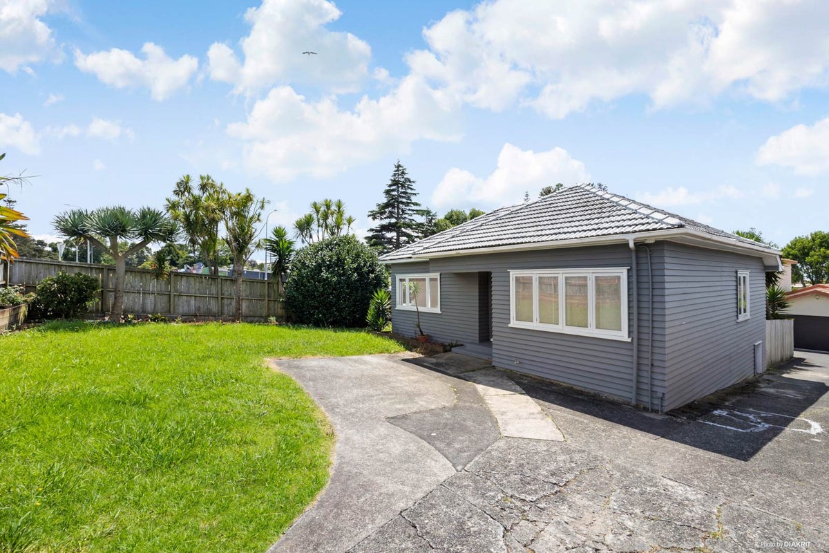 137A Te Atatu Road, Te Atatu South, Auckland - Carousel 2