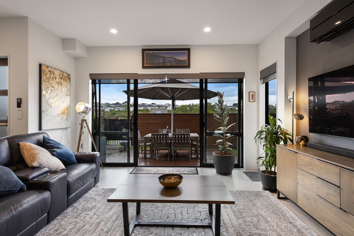 22 Arran Point Parade, Orewa, Orewa - Carousel 1