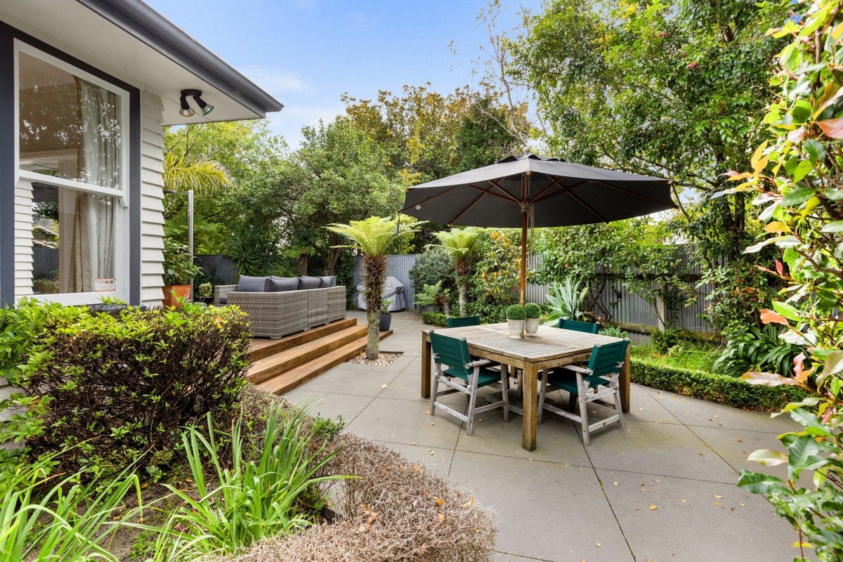 9 Neeve Place, Taradale, Napier - Carousel 24
