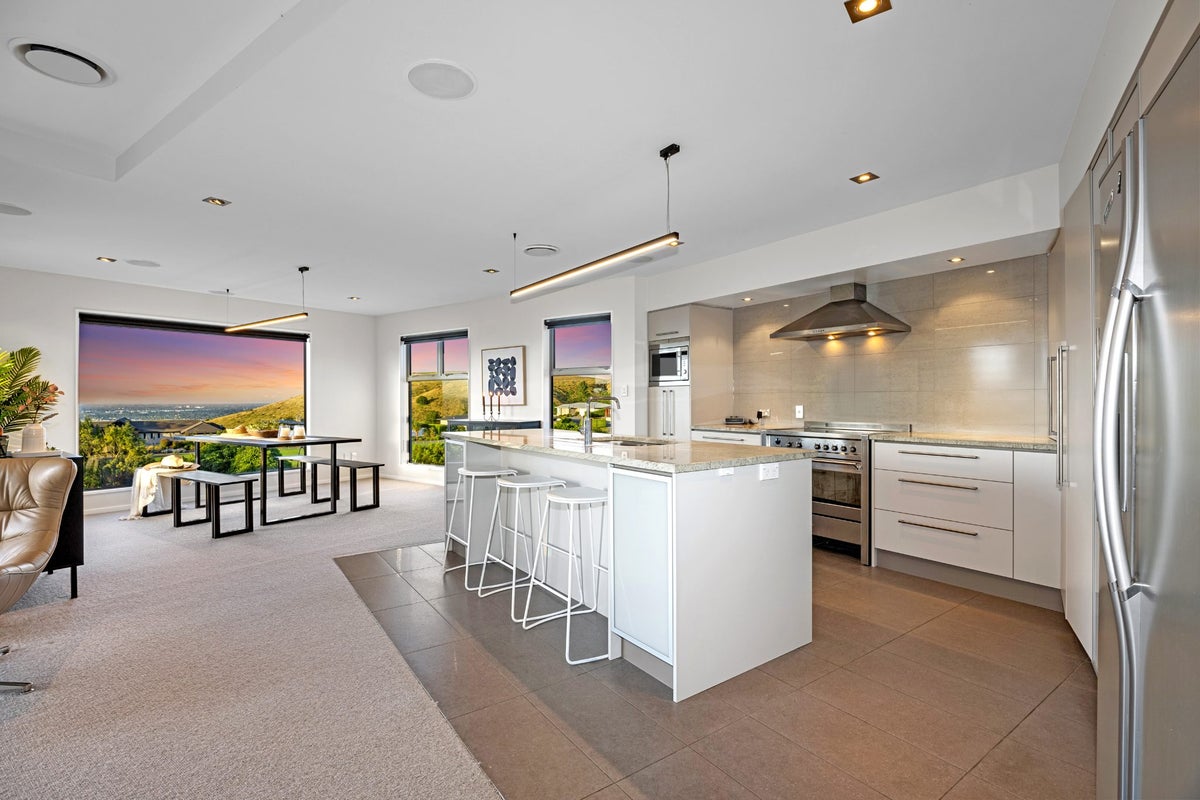 8 Quarry Hill Terrace, Kennedys Bush, Christchurch - Carousel 2