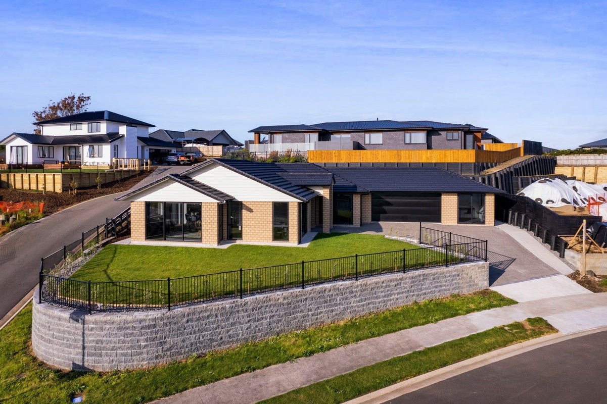 7 Francis Douglas Drive, Westown, New Plymouth - Carousel 1