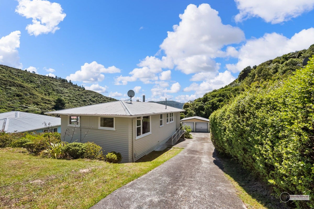 12 Holmes Grove, Naenae, Lower Hutt - Carousel 21