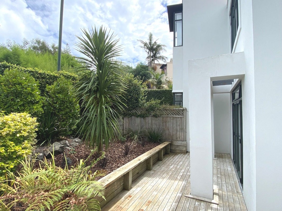 16 Waterview Downs, Waterview, Auckland - Carousel 2