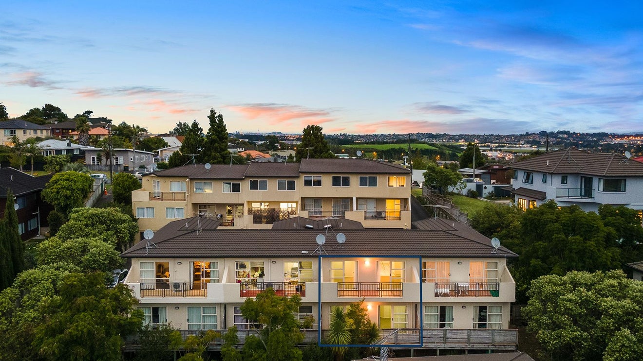 8/11 Spencer Road, Oteha, Auckland - Carousel 13