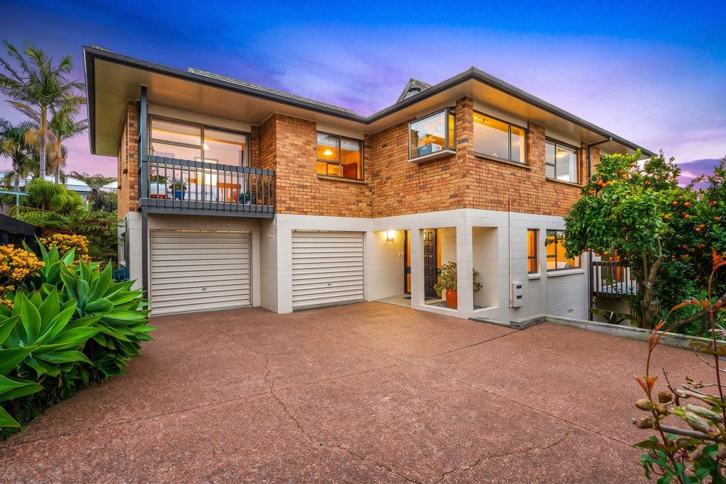 2/9 Newhaven Terrace, Mairangi Bay, North Shore City, Auckland - Carousel 1