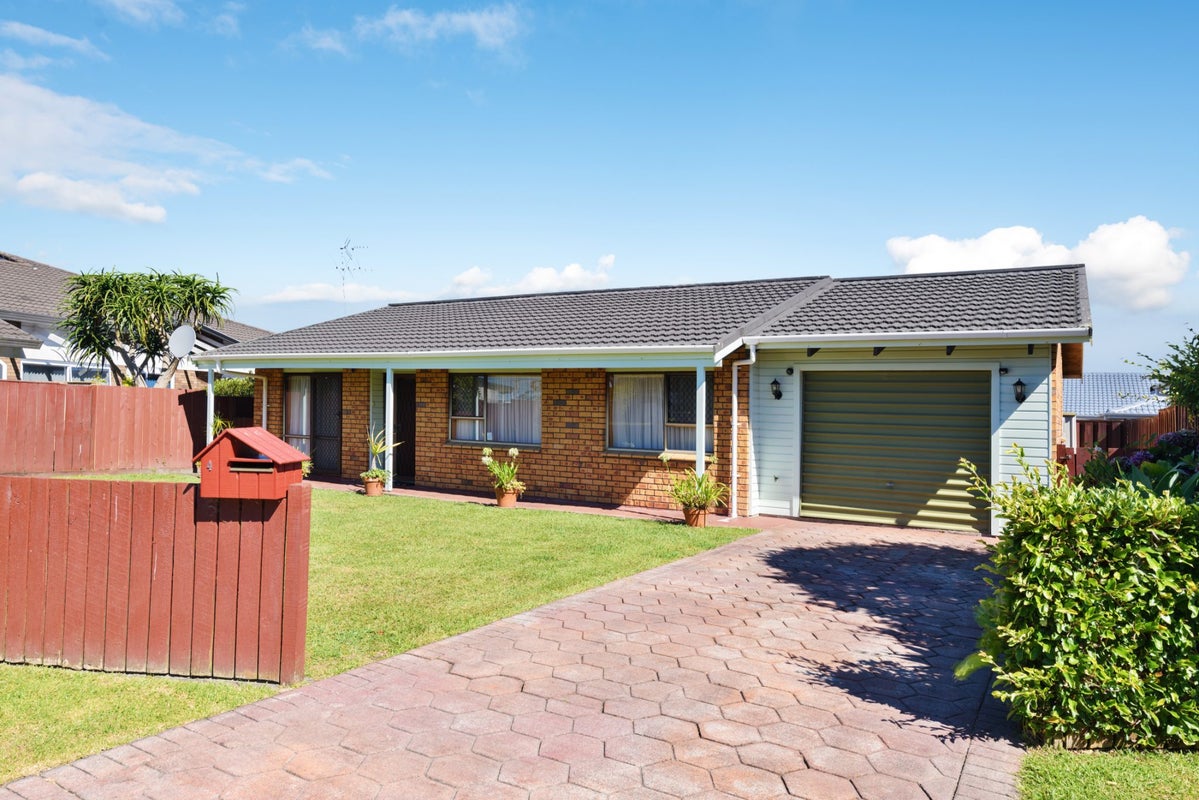 4 Chablis Place, Henderson, Auckland - Carousel 24