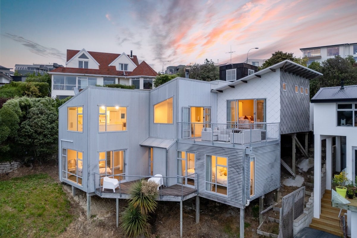 16 Glendevere Terrace, Redcliffs, Christchurch - Carousel 20