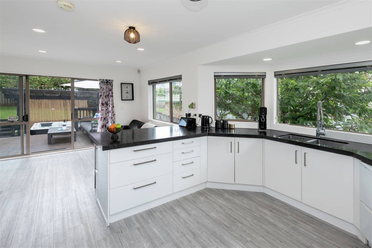 62 Edendale Road, Somerville, Manukau - Carousel 2