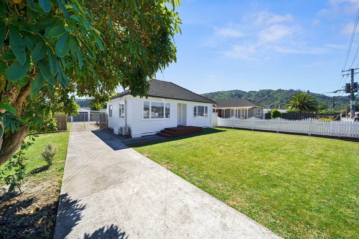 102 Wellington Road, Wainuiomata, Lower Hutt - Carousel 2