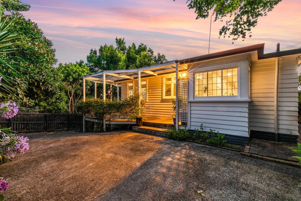 36 Springtime Crescent, Stanmore Bay, Whangaparaoa - Carousel 1