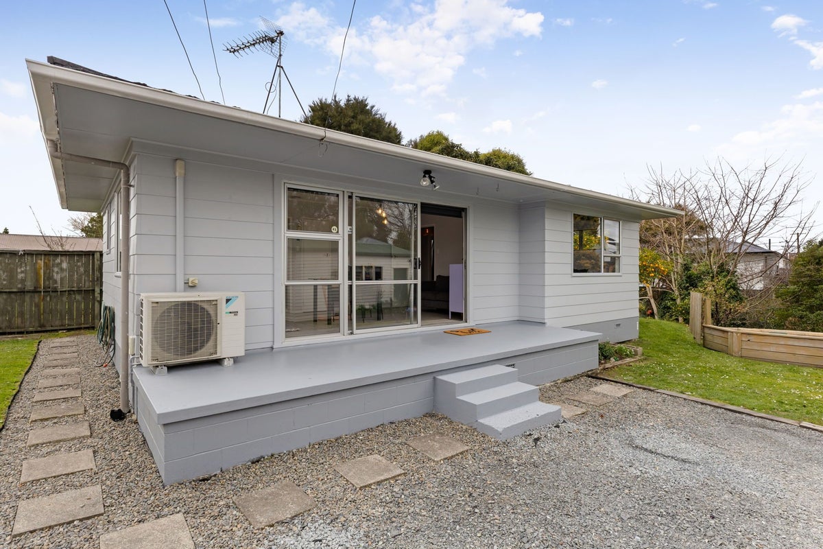 24A Bruce Avenue, Glenview, Hamilton - Carousel 2