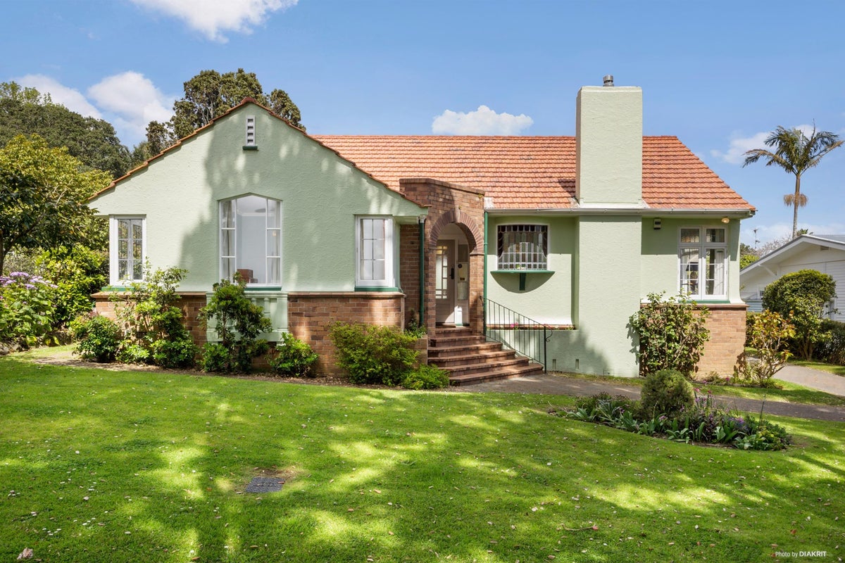9 Stilwell Road, Mount Albert, Auckland - Carousel 2