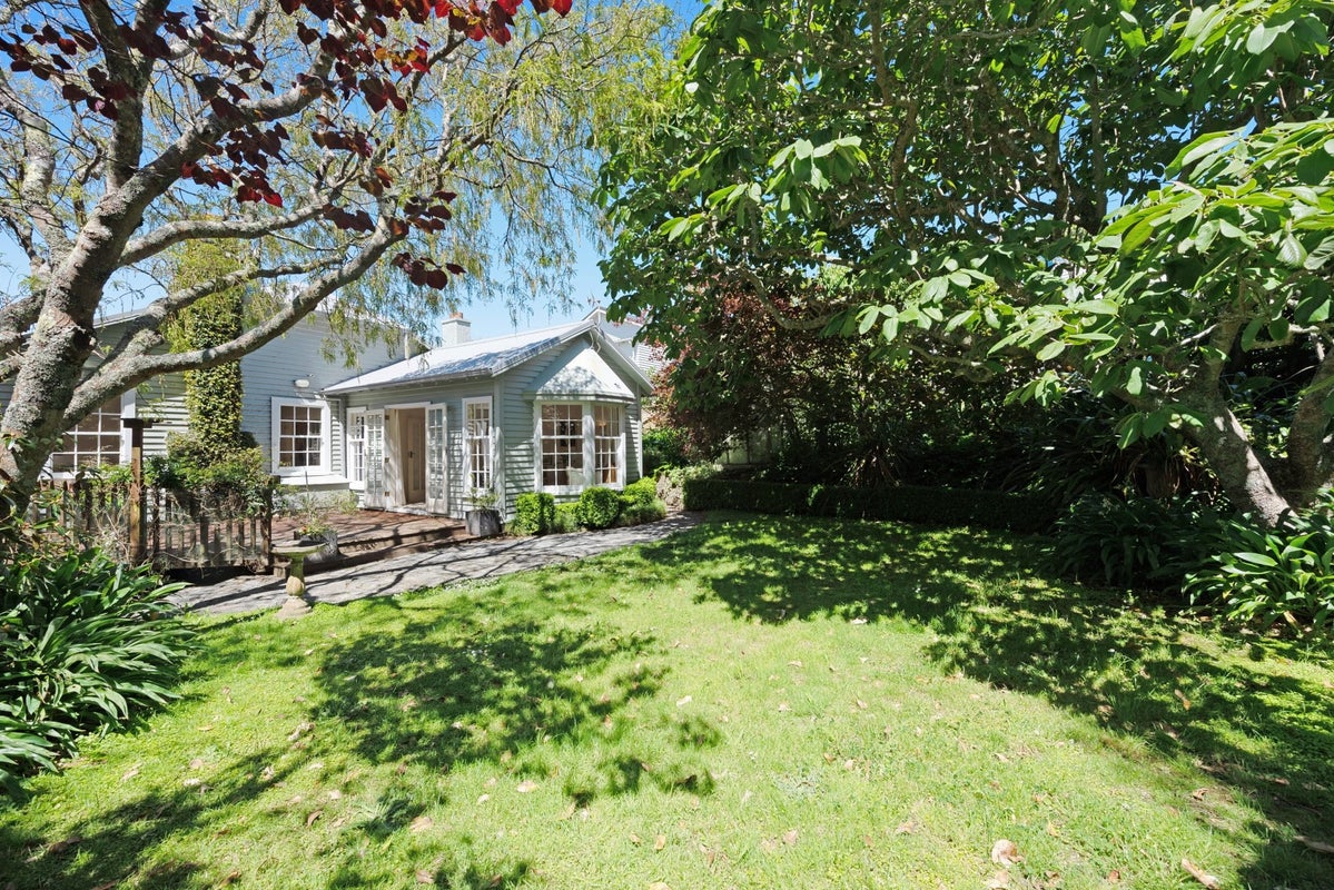 9 Joll Street, Karori, Wellington - Carousel 1
