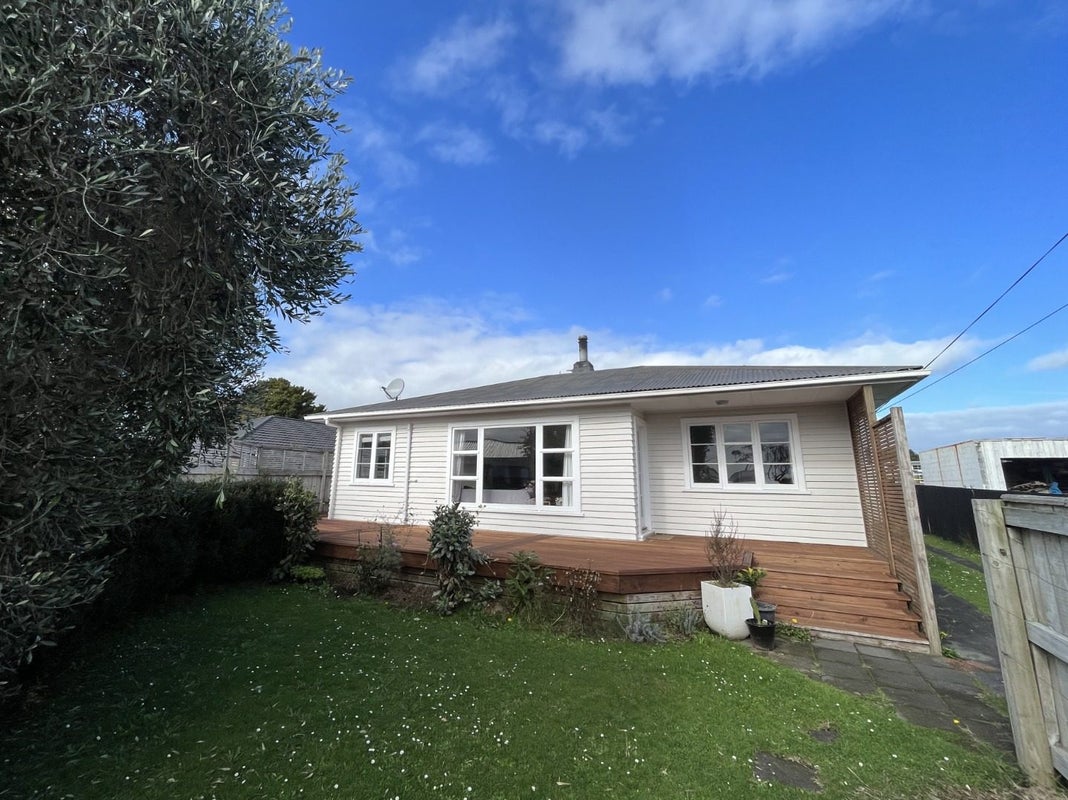 6 Rarawa Place, Vogeltown, New Plymouth - Carousel 2