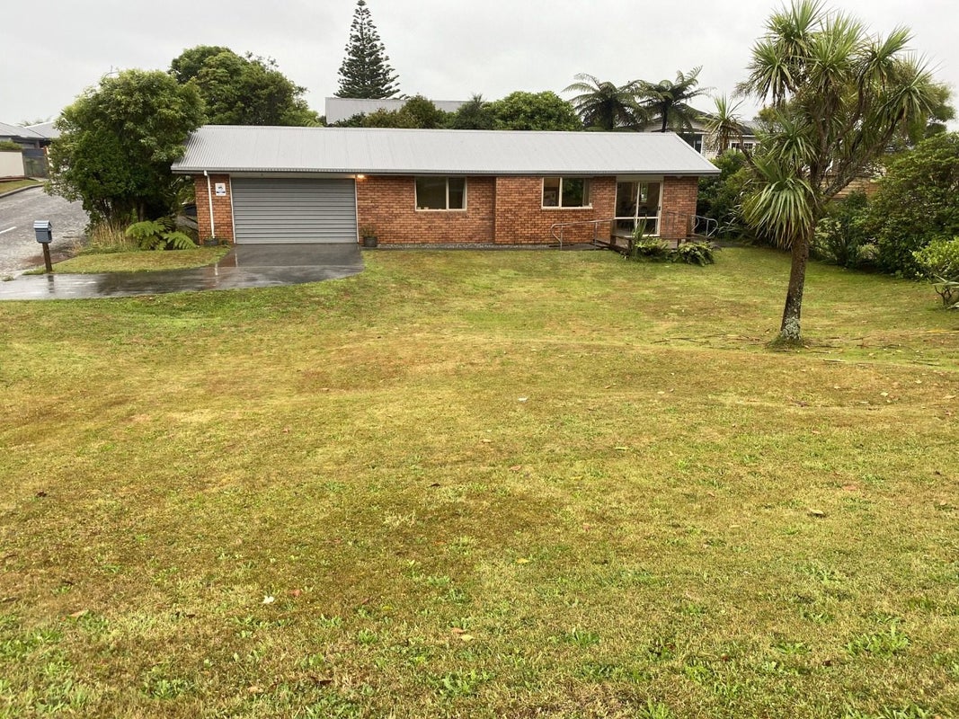 2 Wilson Crescent, Karoro, Greymouth - Carousel 2