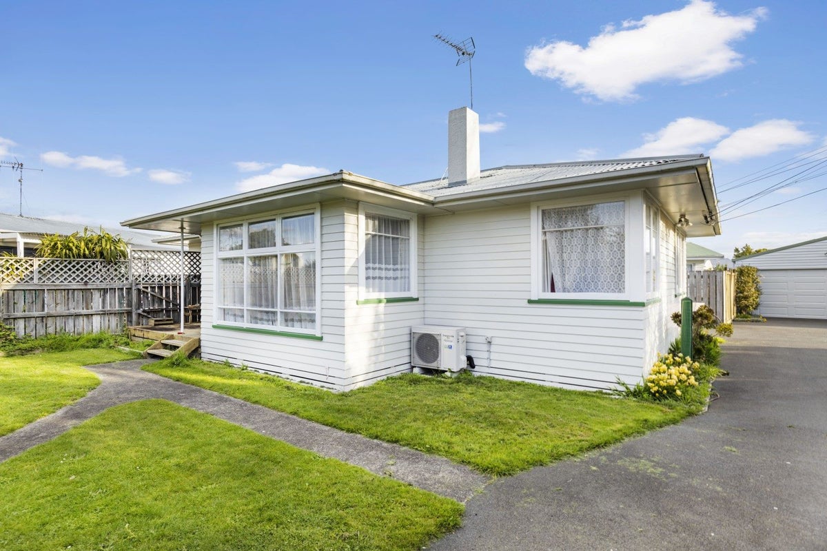 38 Carrington Avenue, Hillcrest, Hamilton - Carousel 2