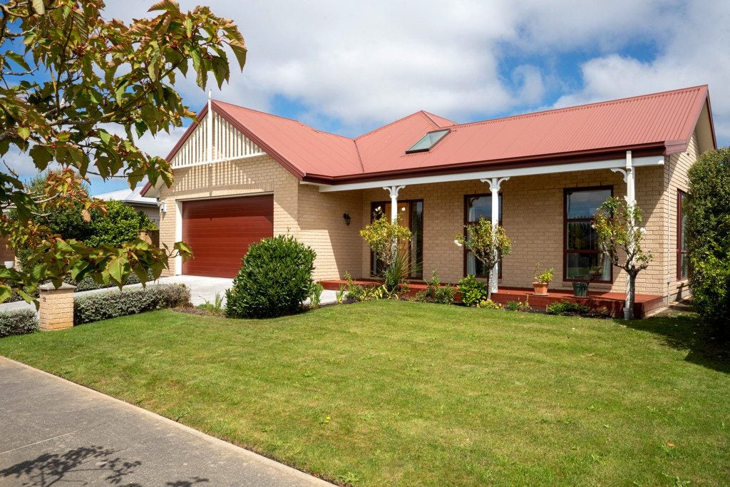 12 Wagner Crescent, Northwood, Christchurch - Carousel 2