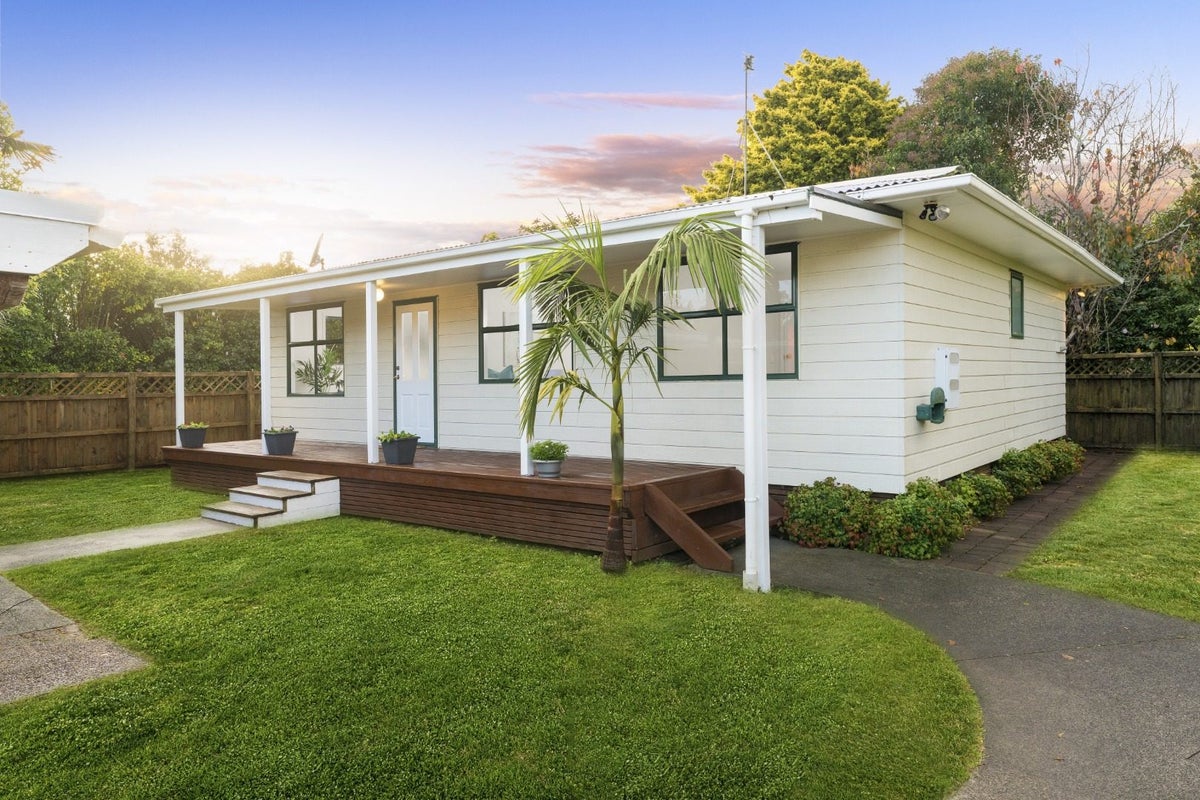 52A Metcalfe Road, Ranui, Auckland - Carousel 1