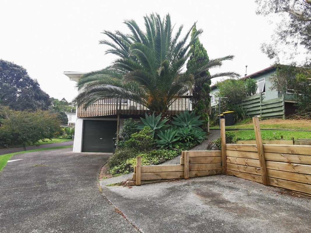1/76 Ravenwood Drive, Forrest Hill, Auckland - Carousel 1