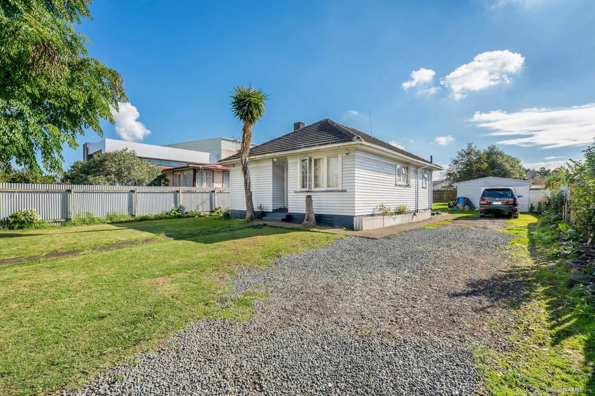 136 Favona Road, Favona, Auckland - Carousel 1