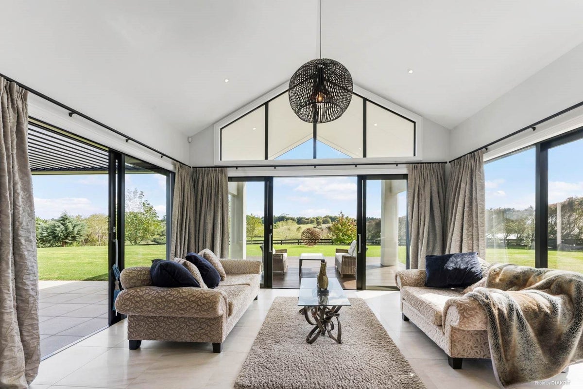 8 Briar Lane, Howick - Carousel 1